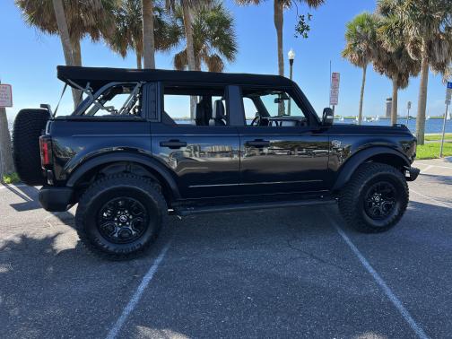 Photo 3 of 14 of 2022 Ford Bronco Wildtrak Advanced