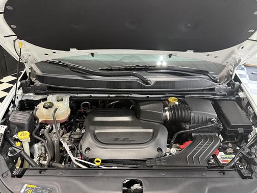 White 2021 Chrysler Pacifica Limited