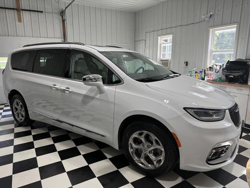 White 2021 Chrysler Pacifica Limited