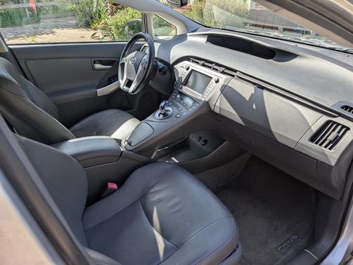 Silver 2011 Toyota Prius II