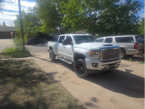 White 2017 GMC Sierra 2500 Denali