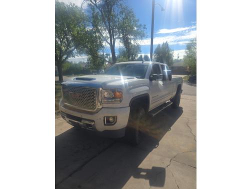 White 2017 GMC Sierra 2500 Denali