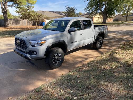 Photo 2 of 11 of 2020 Toyota Tacoma TRD Off Road