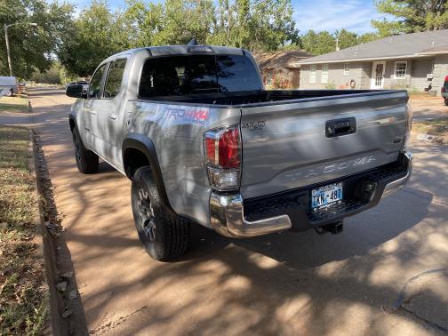 Photo 4 of 11 of 2020 Toyota Tacoma TRD Off Road
