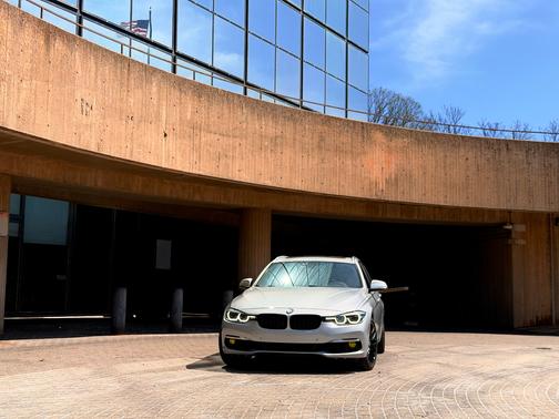2017 BMW 330 i xDrive