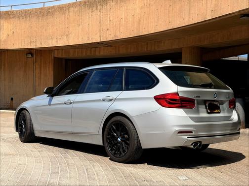 2017 BMW 330 i xDrive