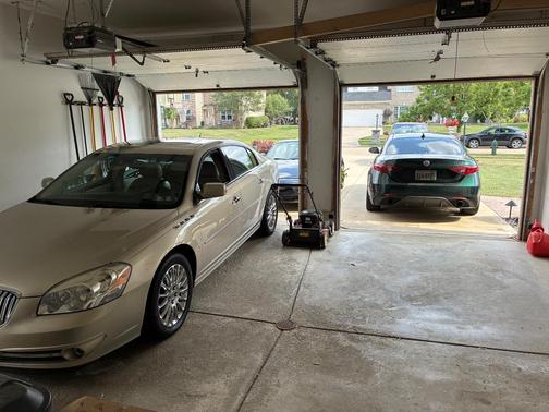 Gold 2008 Buick Lucerne Super