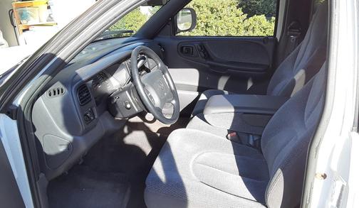 White 1999 Dodge Dakota SLT
