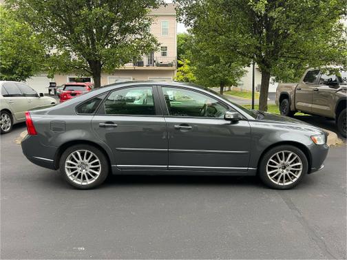2010 Volvo S40 2.4i