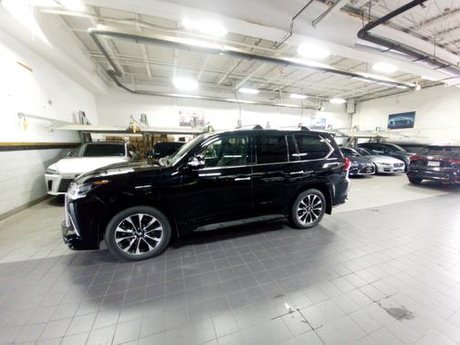 2021 Lexus LX 570 Three-Row
