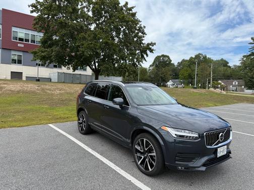 2021 Volvo XC90 T6 Momentum