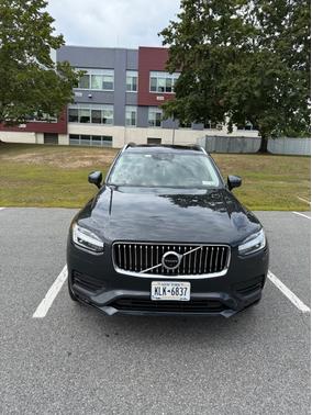 2021 Volvo XC90 T6 Momentum
