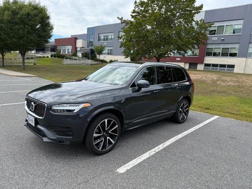 2021 Volvo XC90 T6 Momentum