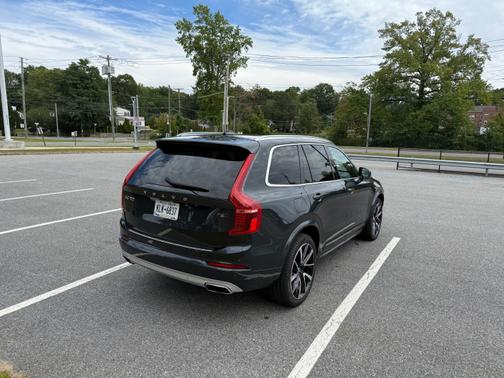 2021 Volvo XC90 T6 Momentum