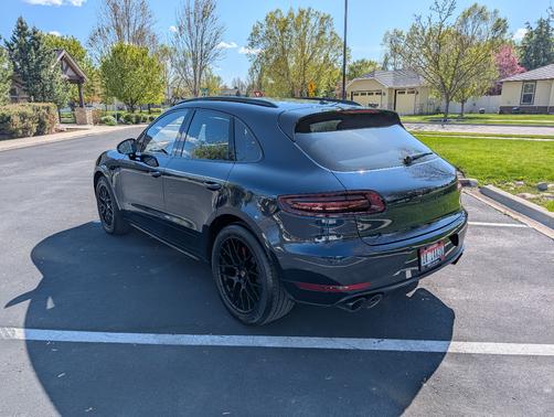 Blue 2017 Porsche Macan Macan GTS