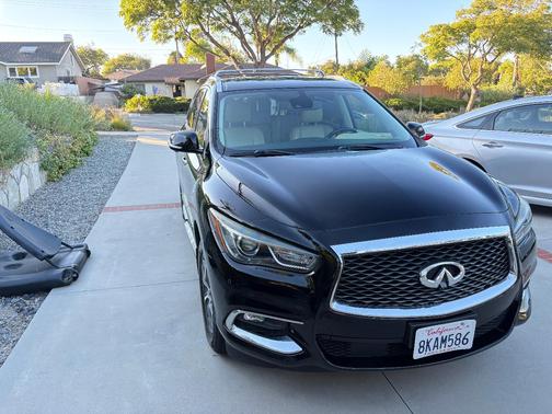 Black 2019 INFINITI QX60 LUXE