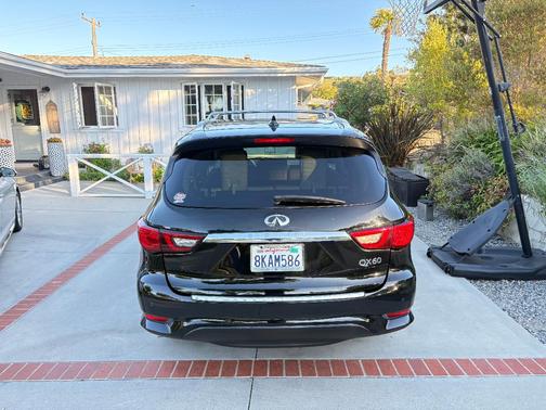Black 2019 INFINITI QX60 LUXE