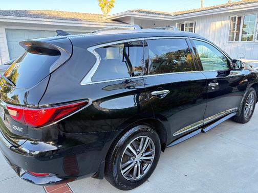 Black 2019 INFINITI QX60 LUXE