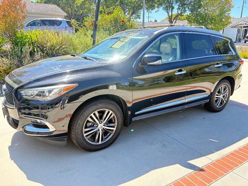 Black 2019 INFINITI QX60 LUXE