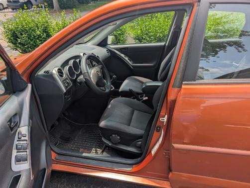 2004 Pontiac Vibe Base