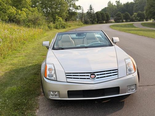 Gold 2008 Cadillac XLR Base
