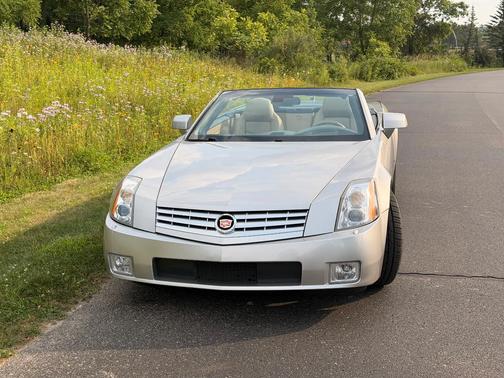 Gold 2008 Cadillac XLR Base