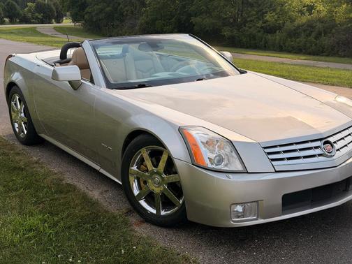 Gold 2008 Cadillac XLR Base
