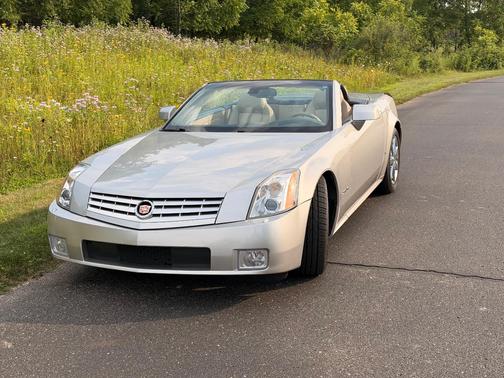 Gold 2008 Cadillac XLR Base