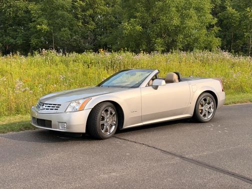Gold 2008 Cadillac XLR Base