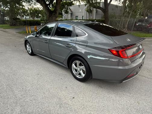 Gray 2022 Hyundai SONATA SE