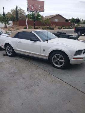White 2006 Ford Mustang Base