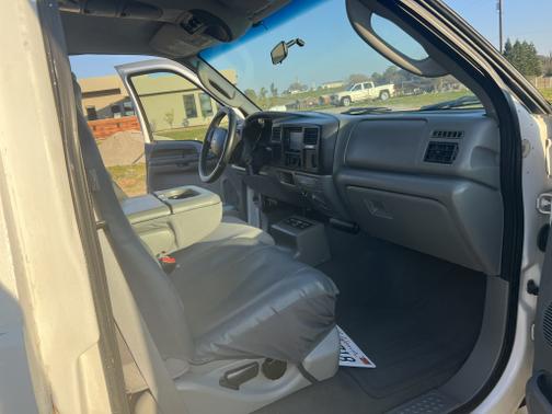 2005 Ford Excursion XLS