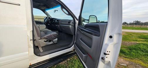 2005 Ford Excursion XLS
