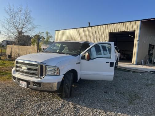 2005 Ford Excursion XLS