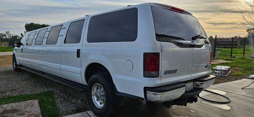 2005 Ford Excursion XLS