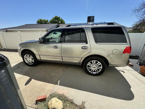2009 Lincoln Navigator Base