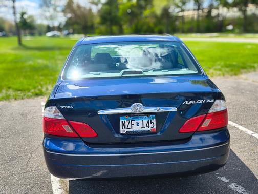 Blue 2003 Toyota Avalon XLS