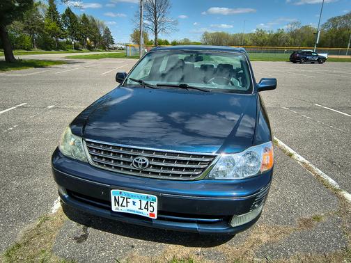 Blue 2003 Toyota Avalon XLS