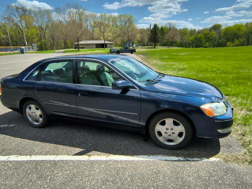 Blue 2003 Toyota Avalon XLS