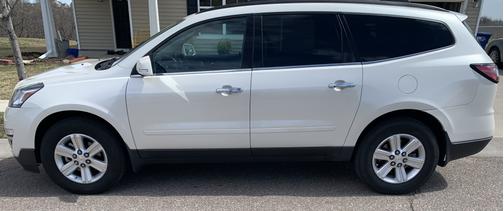 Photo 3 of 17 of 2014 Chevrolet Traverse 2LT