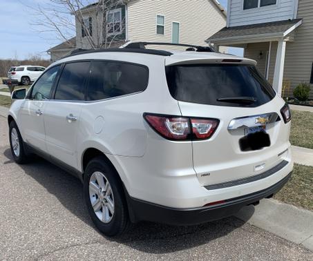 Photo 4 of 17 of 2014 Chevrolet Traverse 2LT
