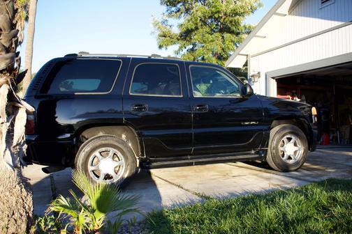 Black 2004 GMC Yukon Denali