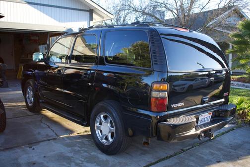 Black 2004 GMC Yukon Denali