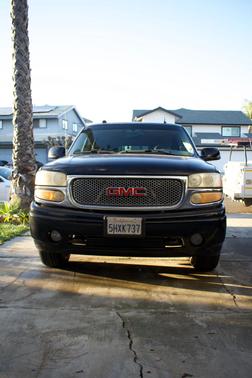 Black 2004 GMC Yukon Denali