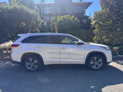 2017 Toyota Highlander Limited Platinum