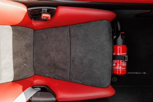 Photo 3 of 15 of 2020 Porsche 718 Spyder Base
