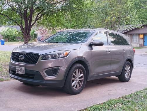Gray 2016 Kia Sorento LX