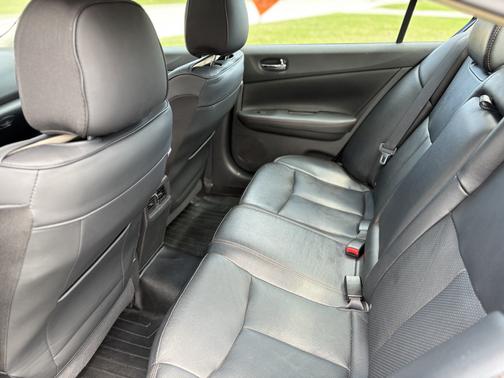 Black 2013 Nissan Maxima SV