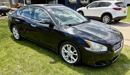 Black 2013 Nissan Maxima SV