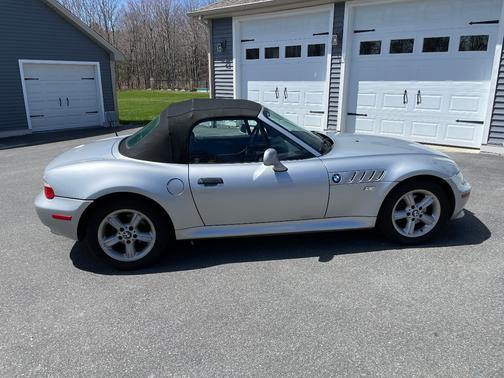 Silver 2001 BMW Z3 2.5i Roadster